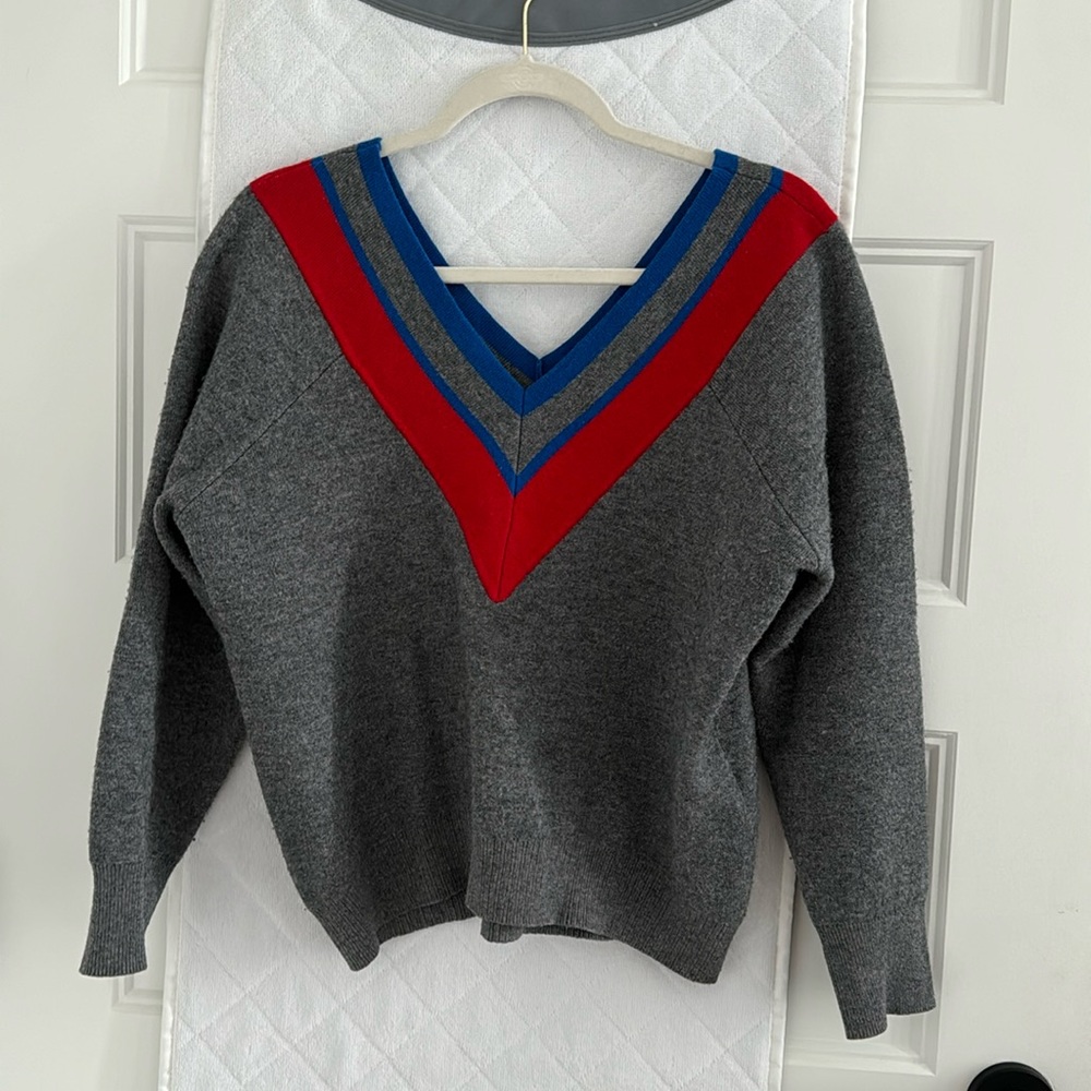 Soft touch- wool blended with cashmere v-neck sweater from Sandro